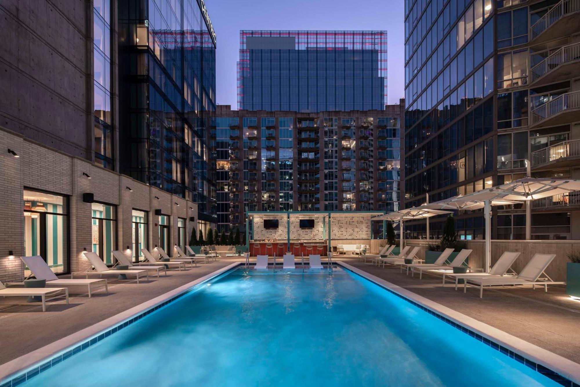Hyatt Centric Downtown Nashville Exteriér fotografie The pool at the Ritz-Carlton, Dallas