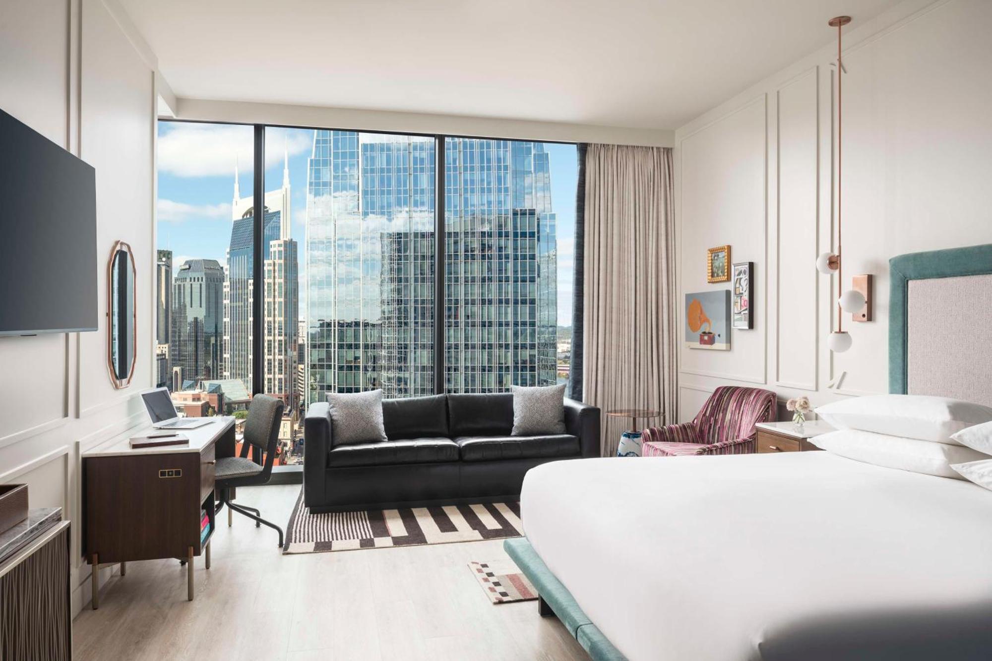 Hyatt Centric Downtown Nashville Exteriér fotografie A guest room at the West Hollywood Edition