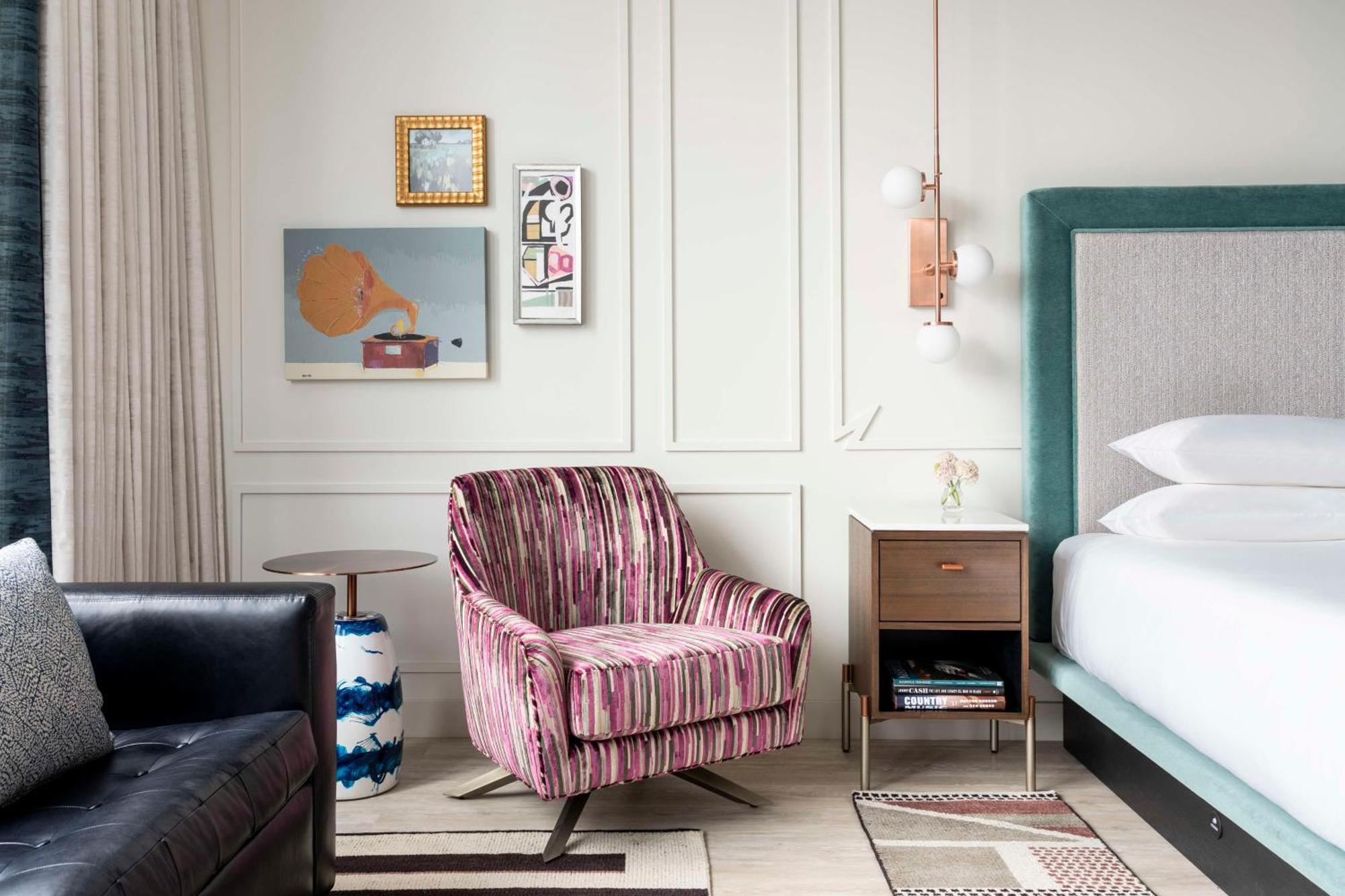 Hyatt Centric Downtown Nashville Exteriér fotografie A bedroom at the London Edition