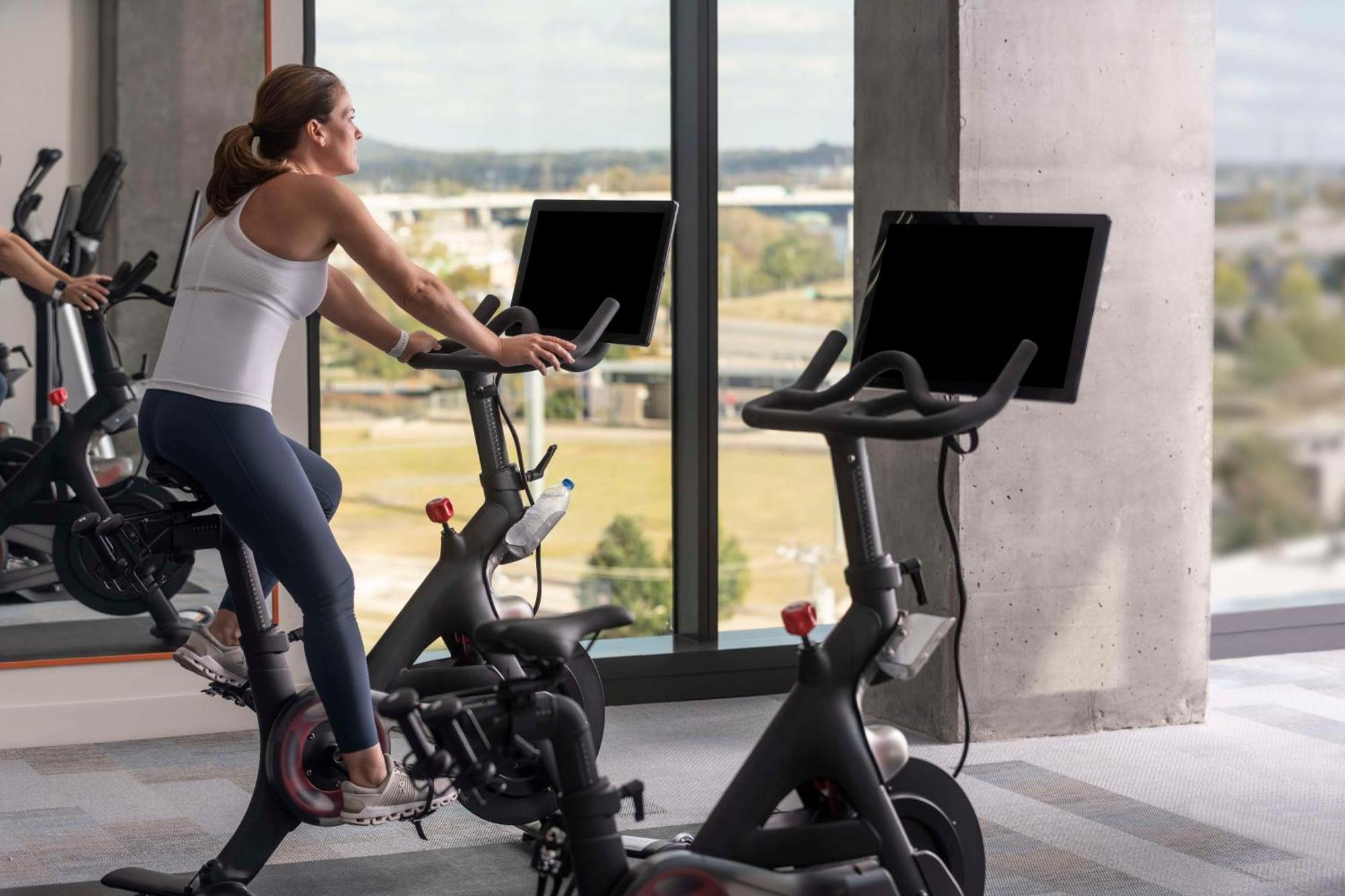 Hyatt Centric Downtown Nashville Exteriér fotografie Peloton Bike